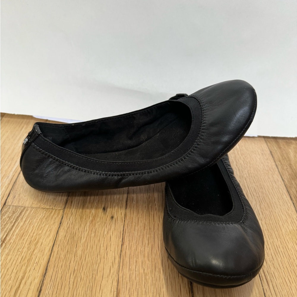 Black bandolino ballet flat
